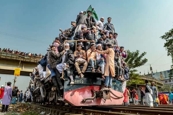 Explorez les Fascinantes Alternatives au Tour de la Femme Coupée en Deux